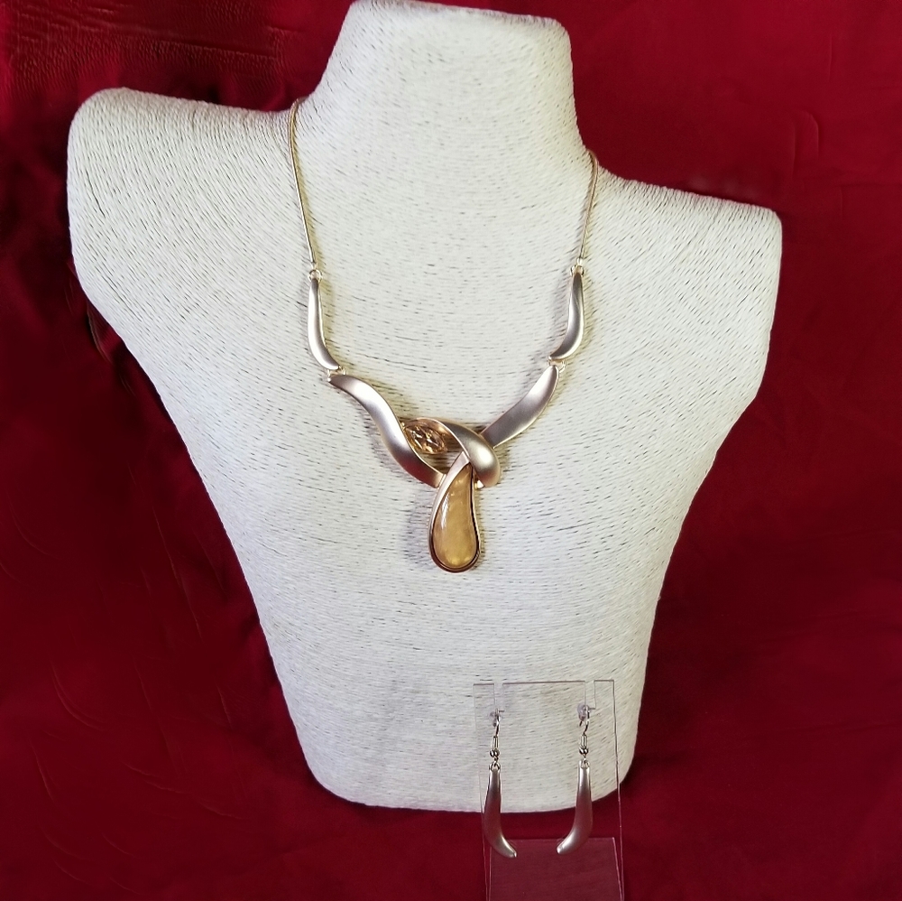 Fashion Jewelry Acrylic Necklace Set